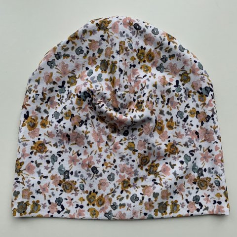 Hvid baggrund med blomster - str. 5-10 r